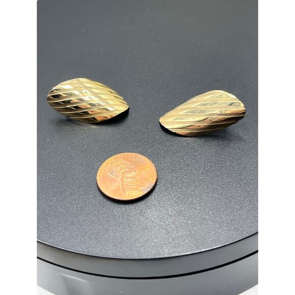 Vintage 14K Signed Yellow Gold Leaf Ribbed Curved Textured Organic Earrings - Picture 2 of 15